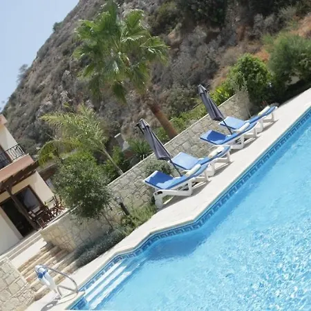 Villa A Three-bedroom With A Private Pool And Landscaped Garden Wi-fi Pissouri