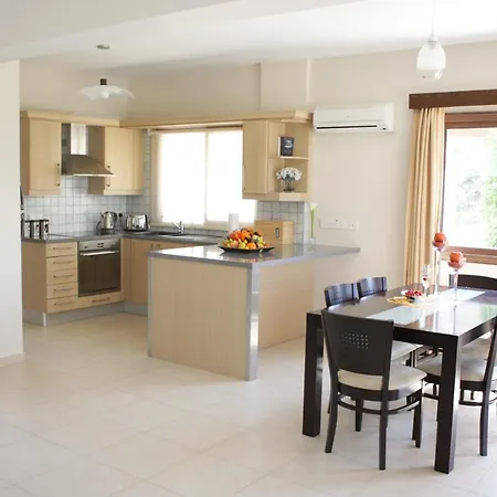 Villa A Three-bedroom With A Private Pool And Landscaped Garden Wi-fi Pissouri