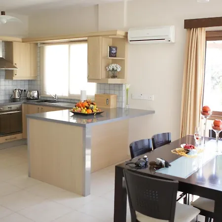 A Three-bedroom With A Private Pool And Landscaped Garden Wi-fi Villa