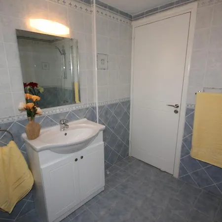 A Three-bedroom With A Private Pool And Landscaped Garden Wi-fi Pissouri