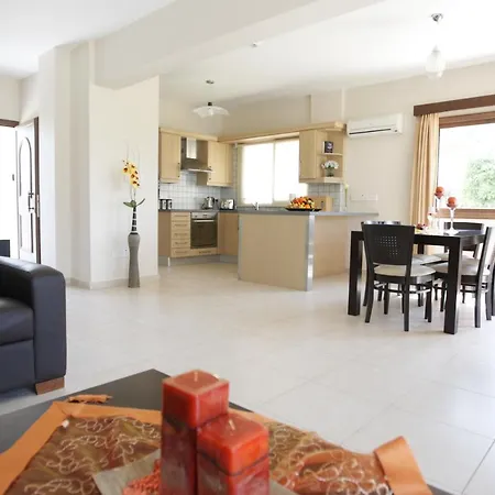 A Three-bedroom With A Private Pool And Landscaped Garden Wi-fi Pissouri
