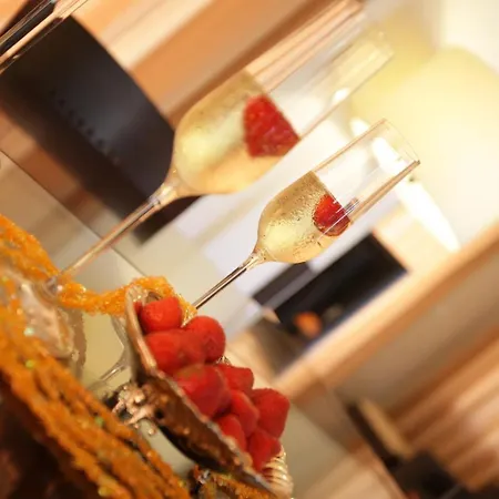 A Three-bedroom With A Private Pool And Landscaped Garden Wi-fi Villa *