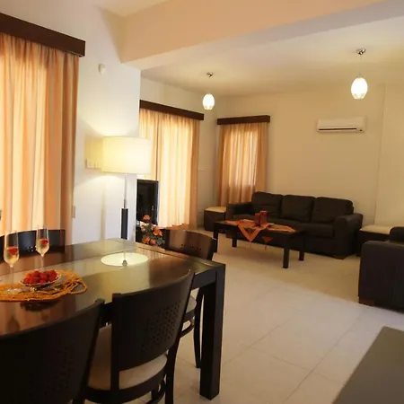 A Three-bedroom With A Private Pool And Landscaped Garden Wi-fi