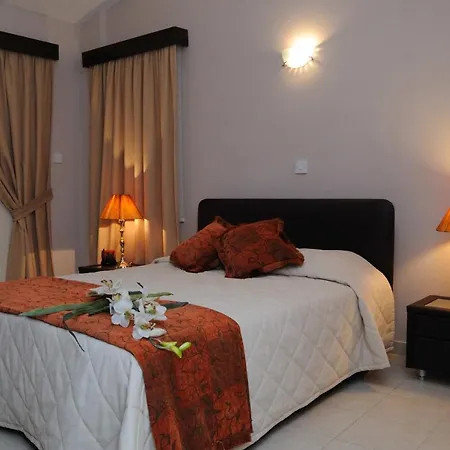 Villa A Three-bedroom With A Private Pool And Landscaped Garden Wi-fi Pissouri