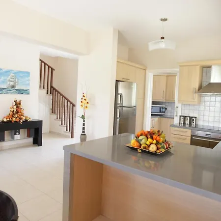 Villa A Three-bedroom With A Private Pool And Landscaped Garden Wi-fi *