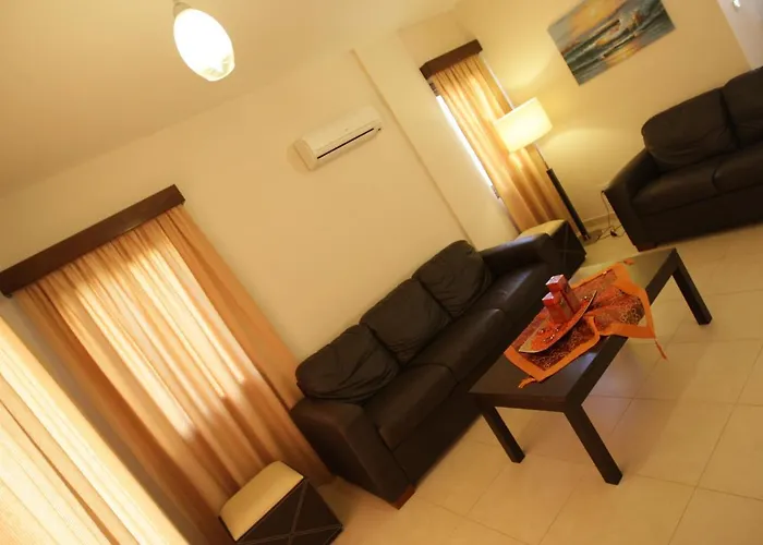 Βίλα A Three-bedroom With A Private Pool And Landscaped Garden Wi-fi *