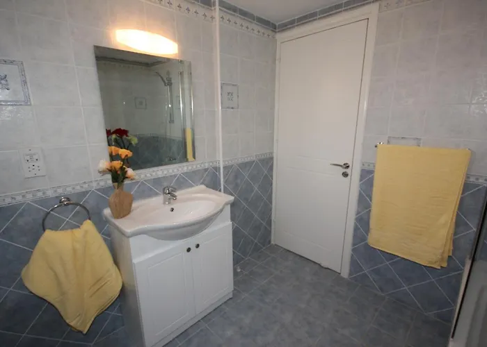 A Three-bedroom With A Private Pool And Landscaped Garden Wi-fi Pissoúri