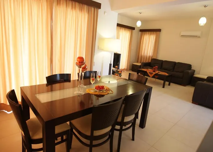 A Three-bedroom With A Private Pool And Landscaped Garden Wi-fi * Πισσούρι