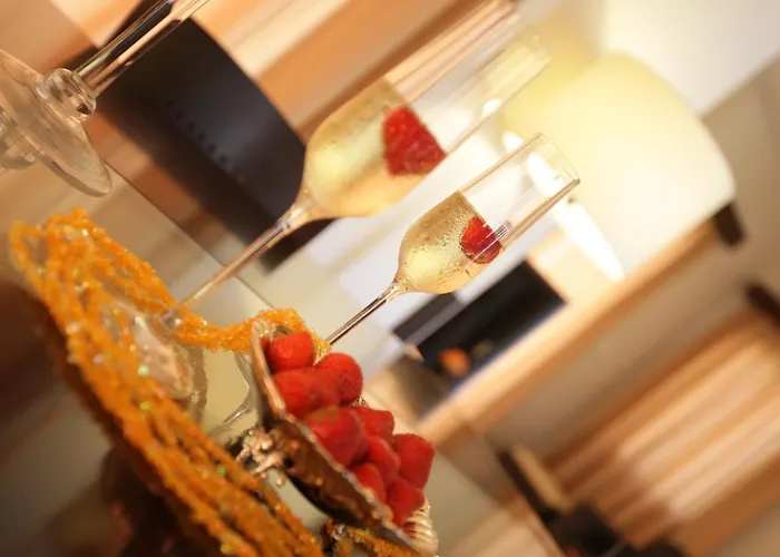 A Three-bedroom With A Private Pool And Landscaped Garden Wi-fi Villa *