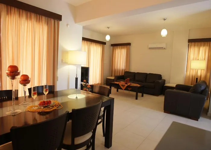 A Three-bedroom With A Private Pool And Landscaped Garden Wi-fi