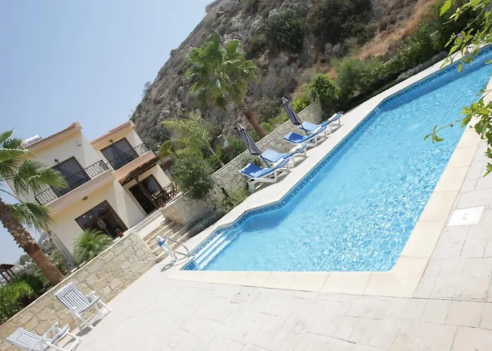 A Three-bedroom With A Private Pool And Landscaped Garden Wi-fi Villa